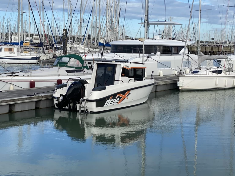 Uthyrning Motorbåt  Bella Boats med en båtlicens 