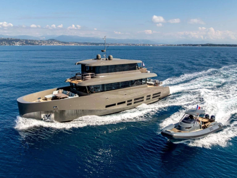 Hyr en WALLY YACHTS KOKONUT'S WALLY Antibes 