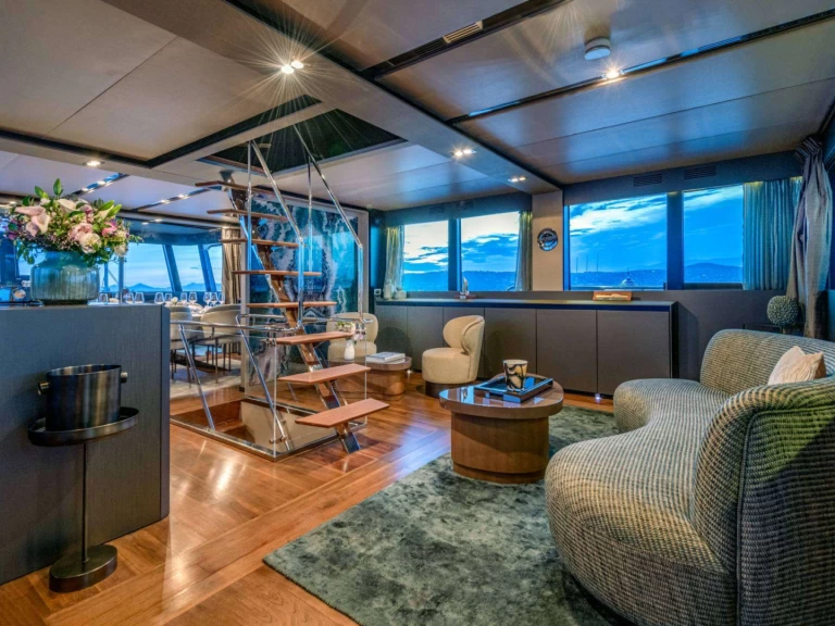 Yacht charter Antibes billig KOKONUT'S WALLY