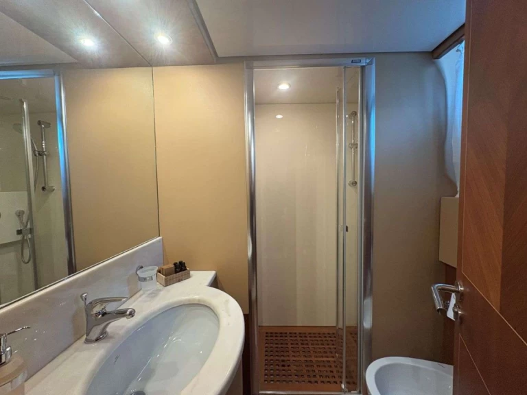 Uthyrning Lyx yacht Sanlorenzo med en båtlicens 