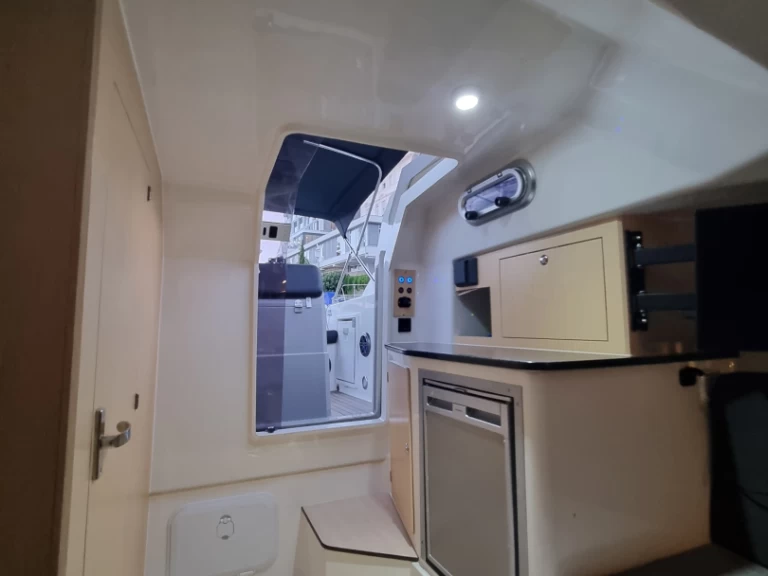 Hyra Motorbåt  med eller utan skeppare Atlantic Opatija 