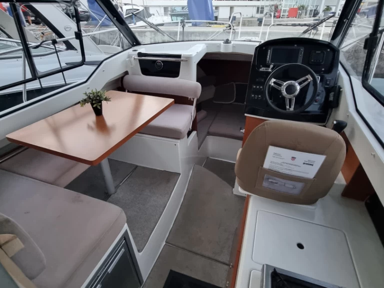 Hyra Motorbåt  med eller utan skeppare Jeanneau Opatija 