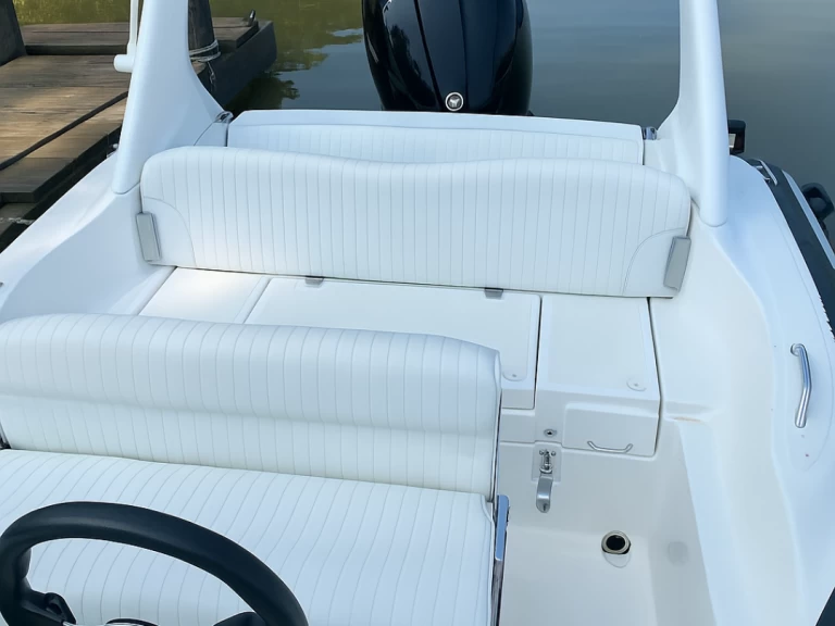 RIB för uthyrning Cavalaire-sur-Mer till det bästa priset 