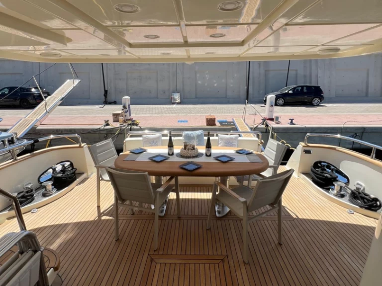 Lyx yacht för uthyrning Castellammare di Stabia till det bästa priset 