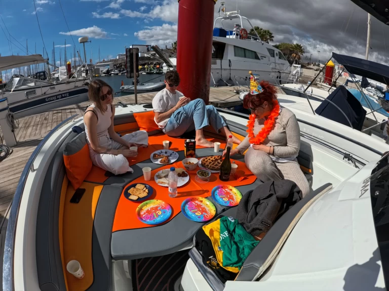 BMA X266 Sun & Fish charter bareboat eller skeppad i Marina San Miguel