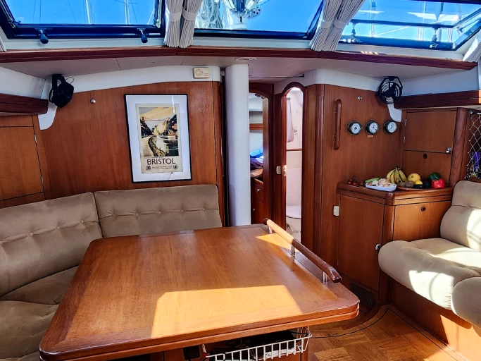 Oyster Marine Oyster 47 charter bareboat eller skeppad i Porto San Paolo