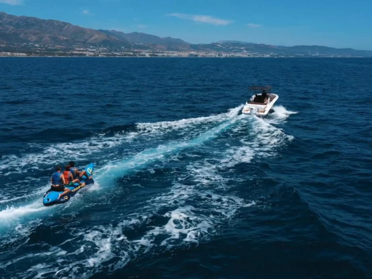 Uthyrning Motorbåt  Suzuki med en båtlicens 