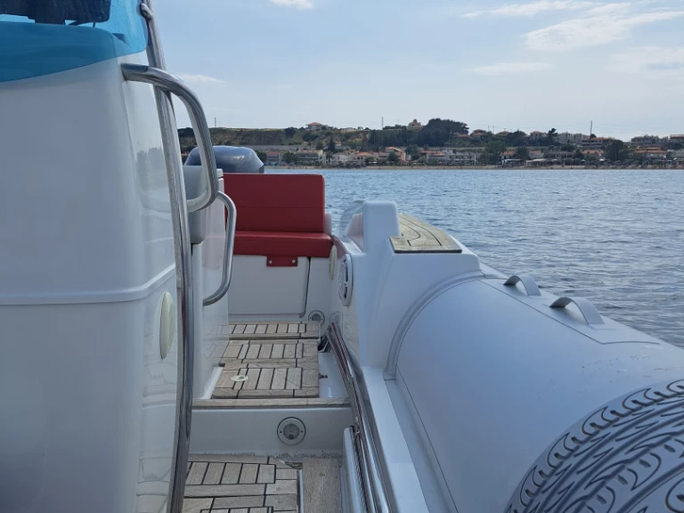 Pirelli PZERO770 charter bareboat eller skeppad i Néa Potídhaia