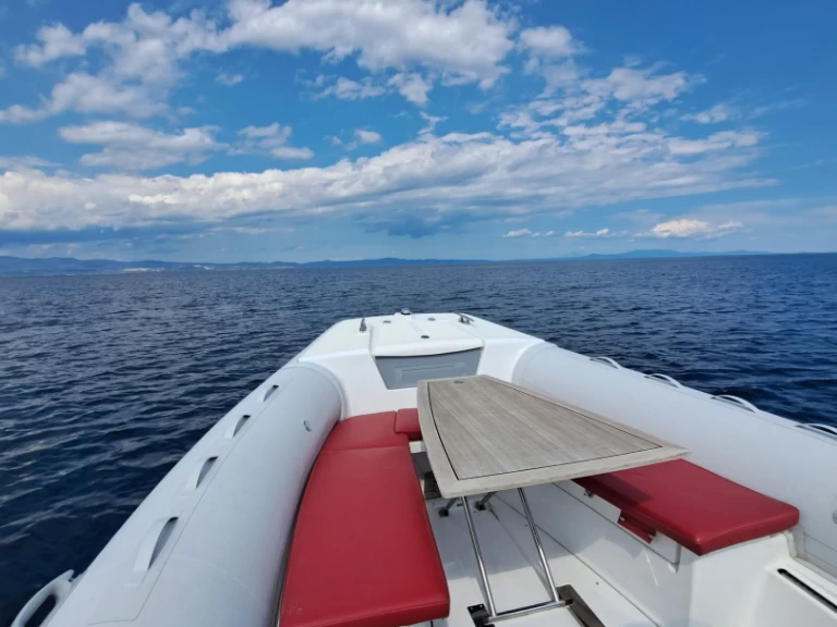 Uthyrning Néa Potídhaia - Pirelli PZERO770 av Samboat 