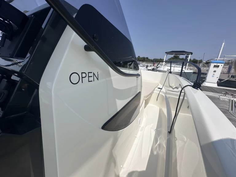 Uthyrning Motorbåt  Quicksilver med en båtlicens 