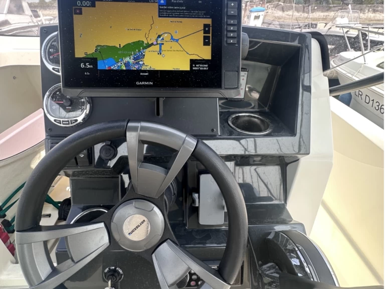 Quicksilver 705 Open charter bareboat eller skeppad i La Rochelle