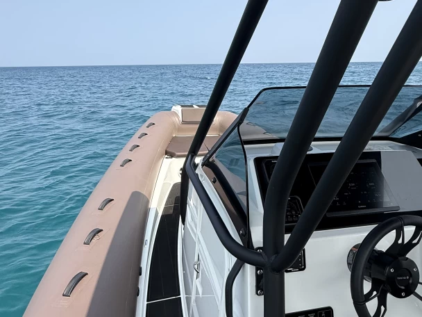 Brig Eagle 10 charter bareboat eller skeppad i Saint-Tropez