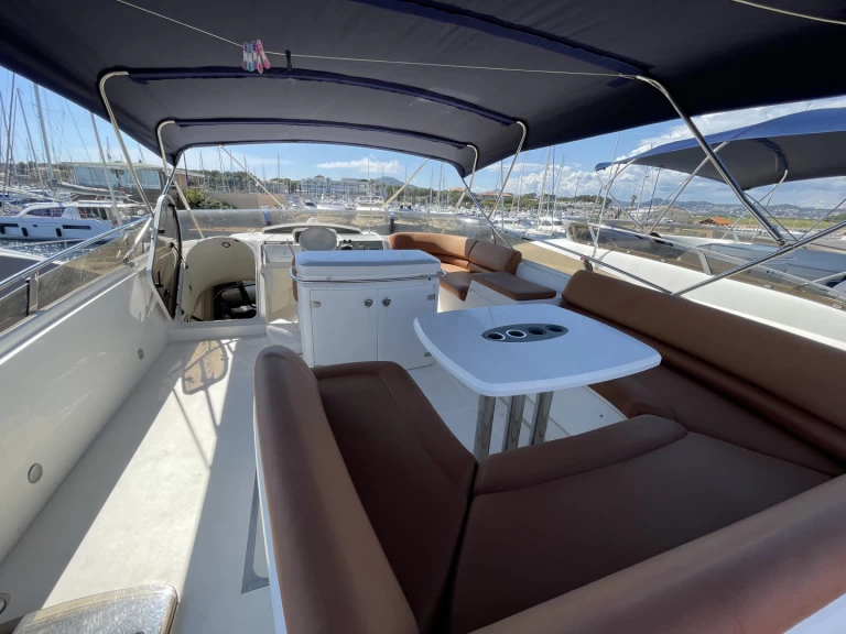 Hyra Lyx yacht med eller utan skeppare Princess Hyeres 