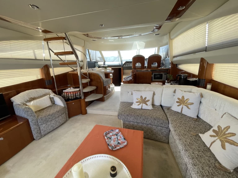 Lyx yacht för uthyrning Hyeres till det bästa priset 