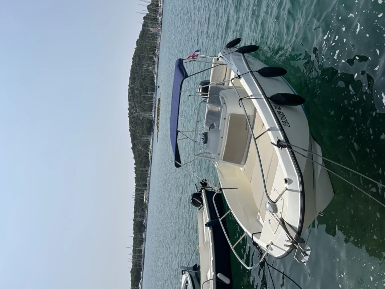 Quicksilver Activ 675 Open charter bareboat eller skeppad i Rogoznica