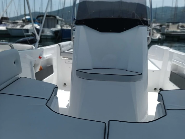 Trimarchi Trimarchi 57s charter bareboat eller skeppad i Porto Mirabello