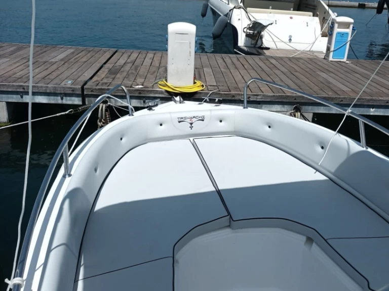 Hyra Motorbåt  med eller utan skeppare Trimarchi Porto Mirabello 