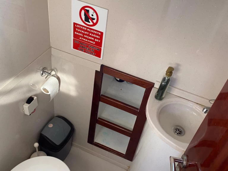 Uthyrning Motorbåt  Gulet med en båtlicens 