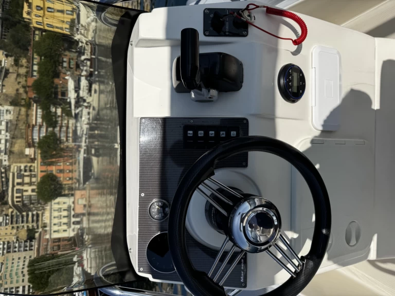 Hyra RIB med eller utan skeppare Marsea Neapel 