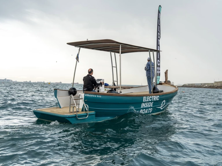 Hyra Motorbåt  med eller utan skeppare Electric Inside Boats Marina de Palamós 