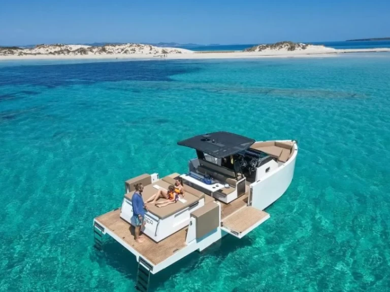 Uthyrning Motorbåt  De Antonio D33 Open med en båtlicens 