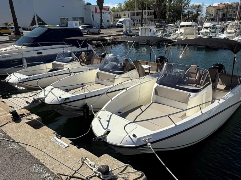 Quicksilver Activ 675 Open charter bareboat eller skeppad i Saint-Cyprien