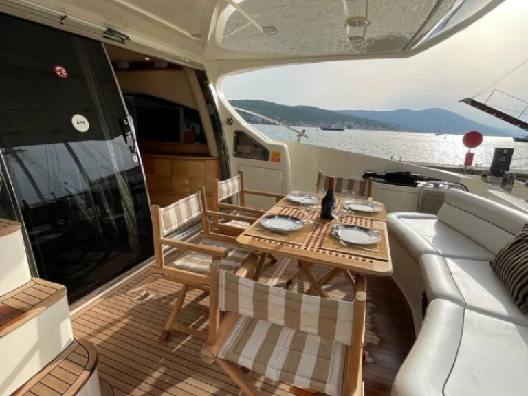 Hyr en Azimut Azimut 62 Fly Tivat 