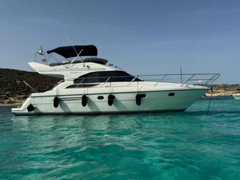 Uthyrning Motorbåt  Princess med en båtlicens 