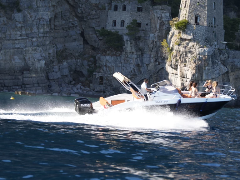 Uthyrning Motorbåt  Idea Marine med en båtlicens 