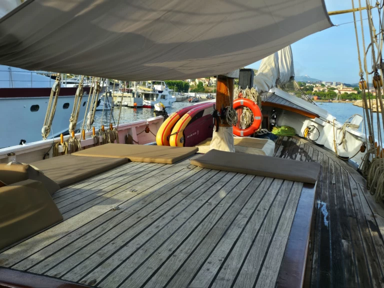 Chantier-Brauer-Hambourg GOELETTE charter bareboat eller skeppad i Marseille