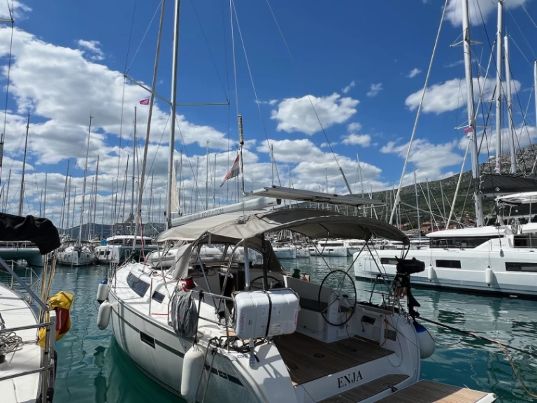 Uthyrning Segelbåt  Bavaria med en båtlicens 