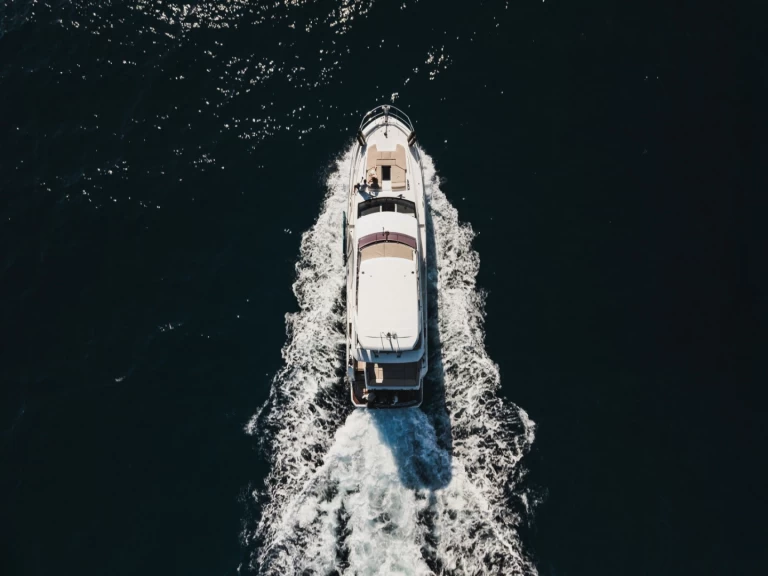 Hyra Lyx yacht med eller utan skeppare Jeanneau Podstrana 