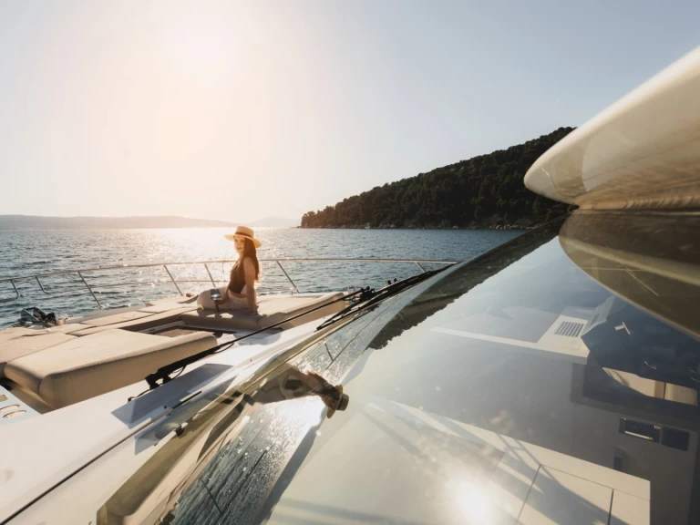 Uthyrning Lyx yacht Jeanneau med en båtlicens 