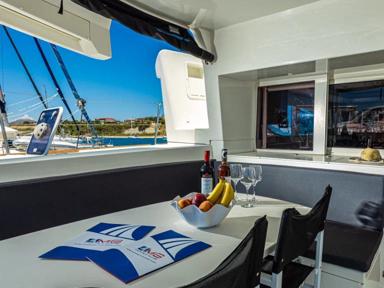 Lagoon Lagoon 450 F charter bareboat eller skeppad i Palairos