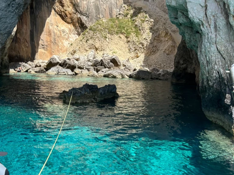 Bali Bali 4.4 charter bareboat eller skeppad i Lefkáda