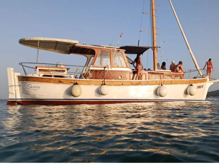 Hyr en Custom Made Leut Biograd Na Moru 