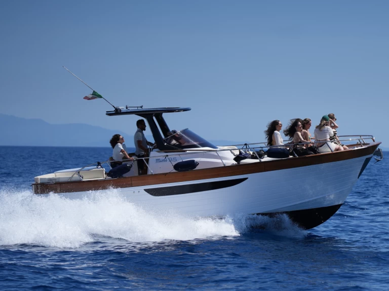 Mimi 9.5 wa charter bareboat eller skeppad i Salerno