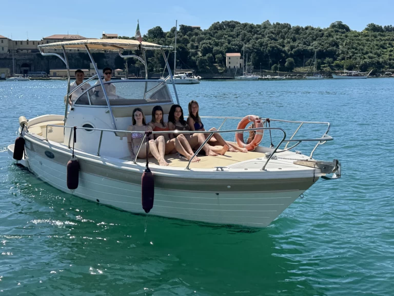 Sidera 5 terre Seluca 27 charter bareboat eller skeppad i Le Grazie