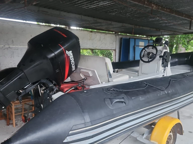 Hyr en Bombard Explorer 550 Ronce-les-Bains 