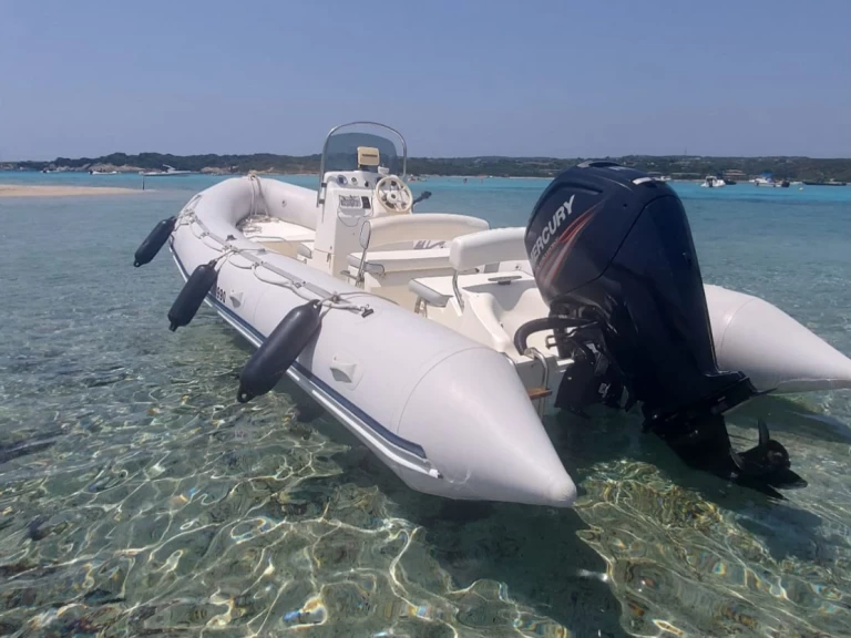 Uthyrning RIB Zodiac med en båtlicens 