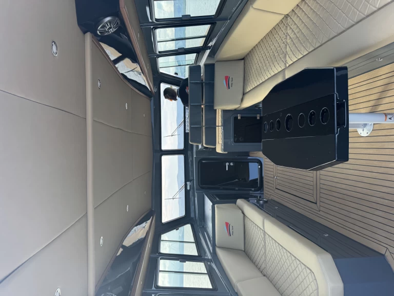 Uthyrning Motorbåt  Colnago med en båtlicens 