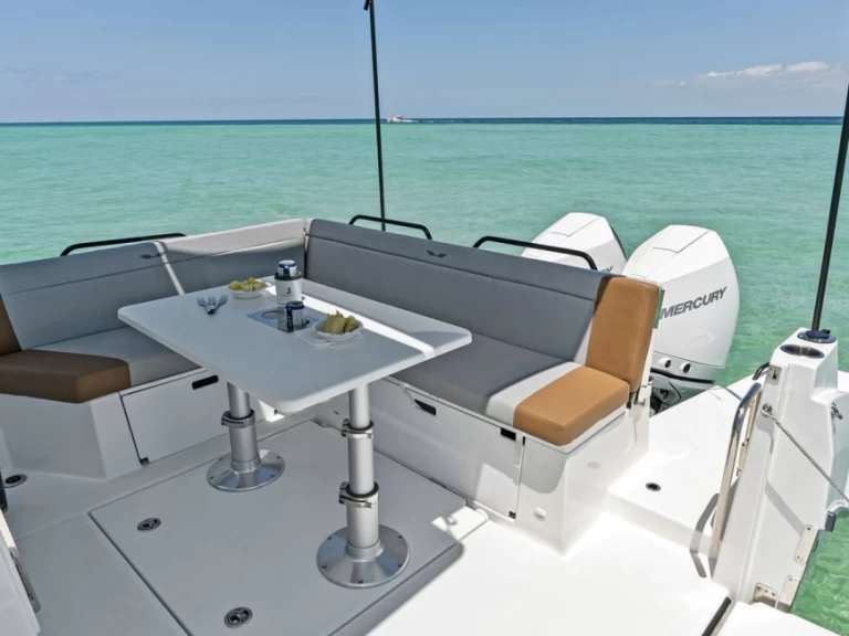 Hyr en Bénéteau FLYER 9 SUNdeck Antibes 