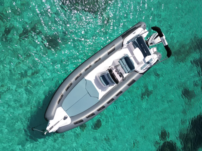 Uthyrning RIB Ranieri med en båtlicens 