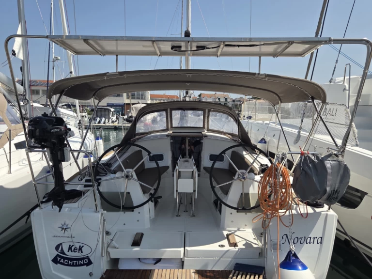 Hyra Segelbåt  med eller utan skeppare Jeanneau Pirovac 