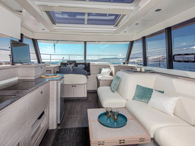 Uthyrning Motorbåt  Fountaine Pajot med en båtlicens 