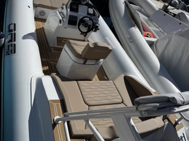 Oromarine Oromarine S-78 charter bareboat eller skeppad i Neapel