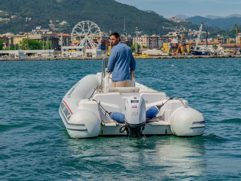 Uthyrning RIB Selva-Marine med en båtlicens 