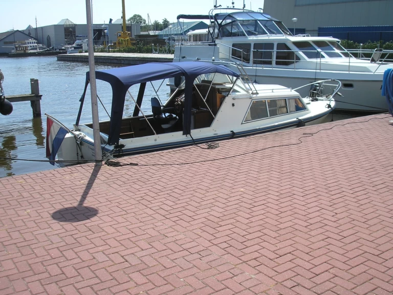  Weekender 750 charter bareboat eller skeppad i Woudsend