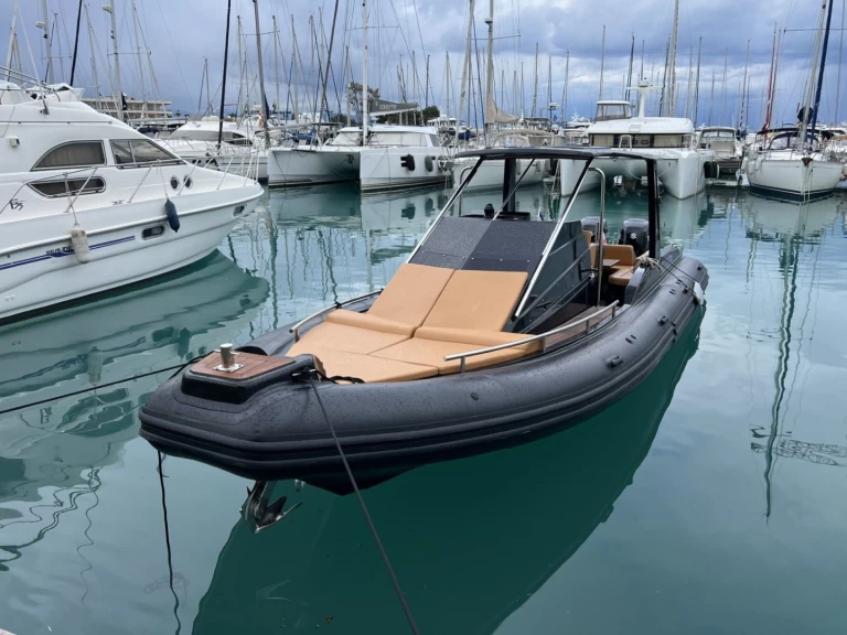 Uthyrning RIB ONARCH med en båtlicens 