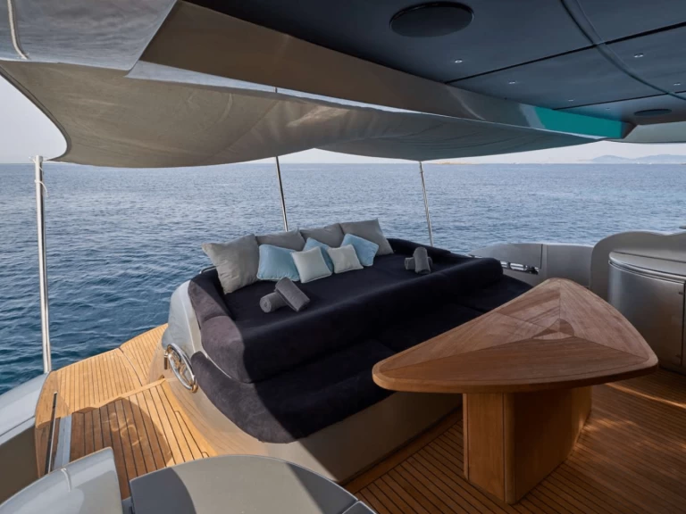 Uthyrning Lyx yacht Pershing med en båtlicens 